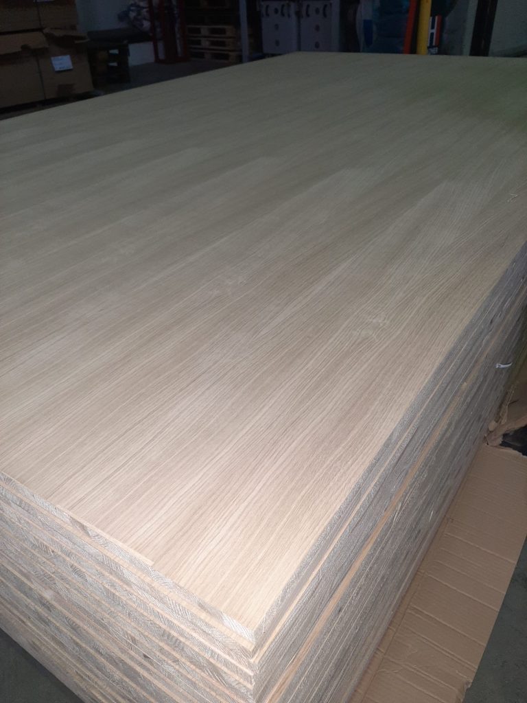 panel funiruit cu stejar