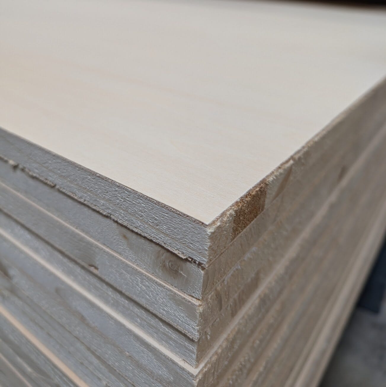 Panel Furniruit Tei A/B 3 panel furniruit tei 19mm AB